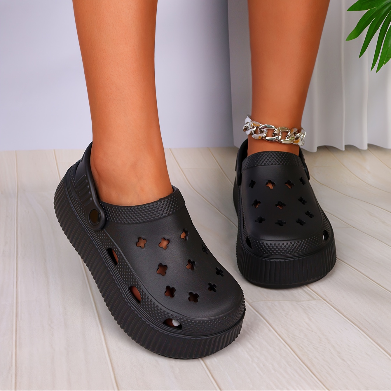 womens solid color pillow clogs slip on soft sole casual summer closed toe slides platform non slip beach slides details 3